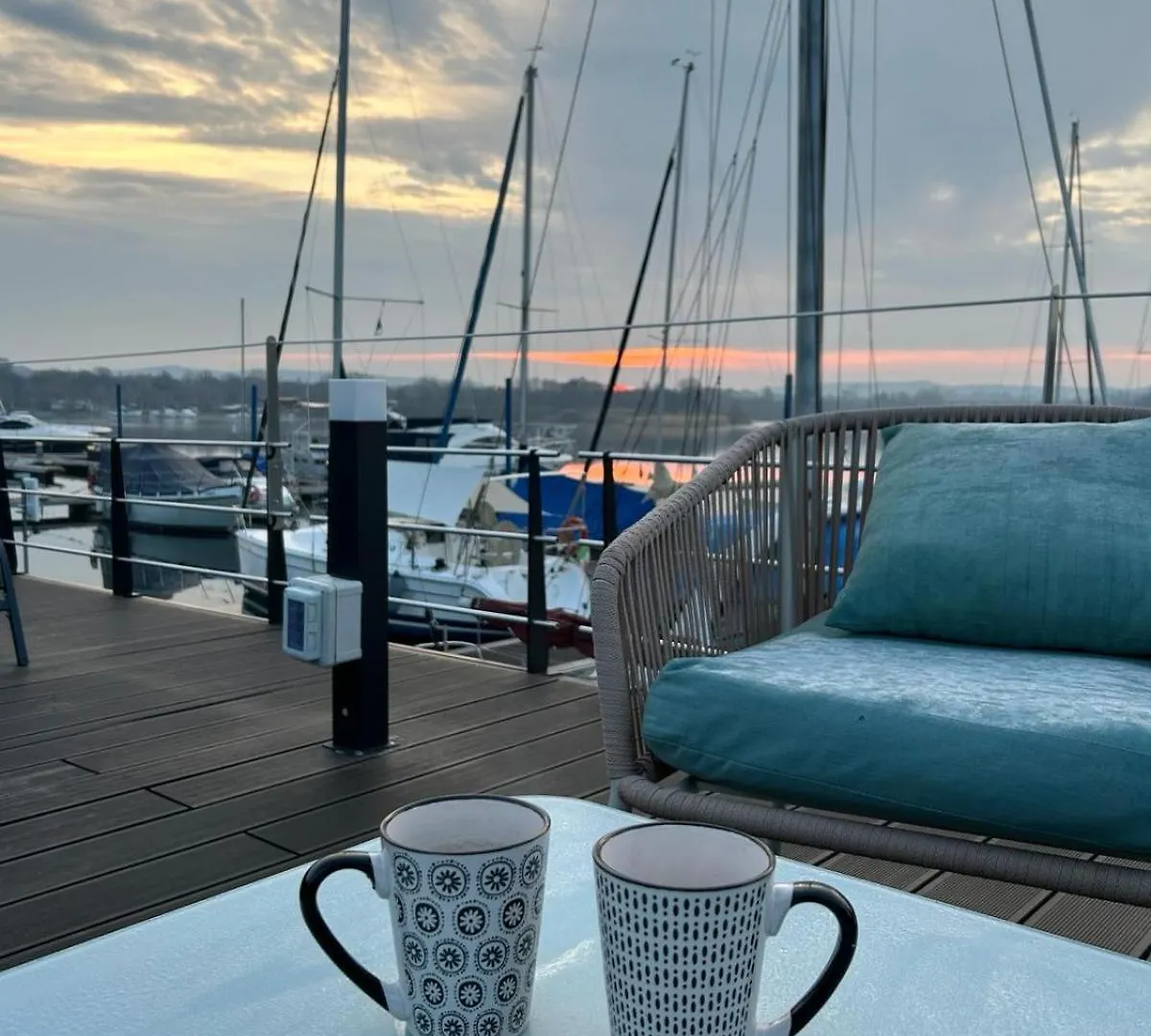 Houseboat Dormire Sull'Acqua セスト・カレンデ イタリア